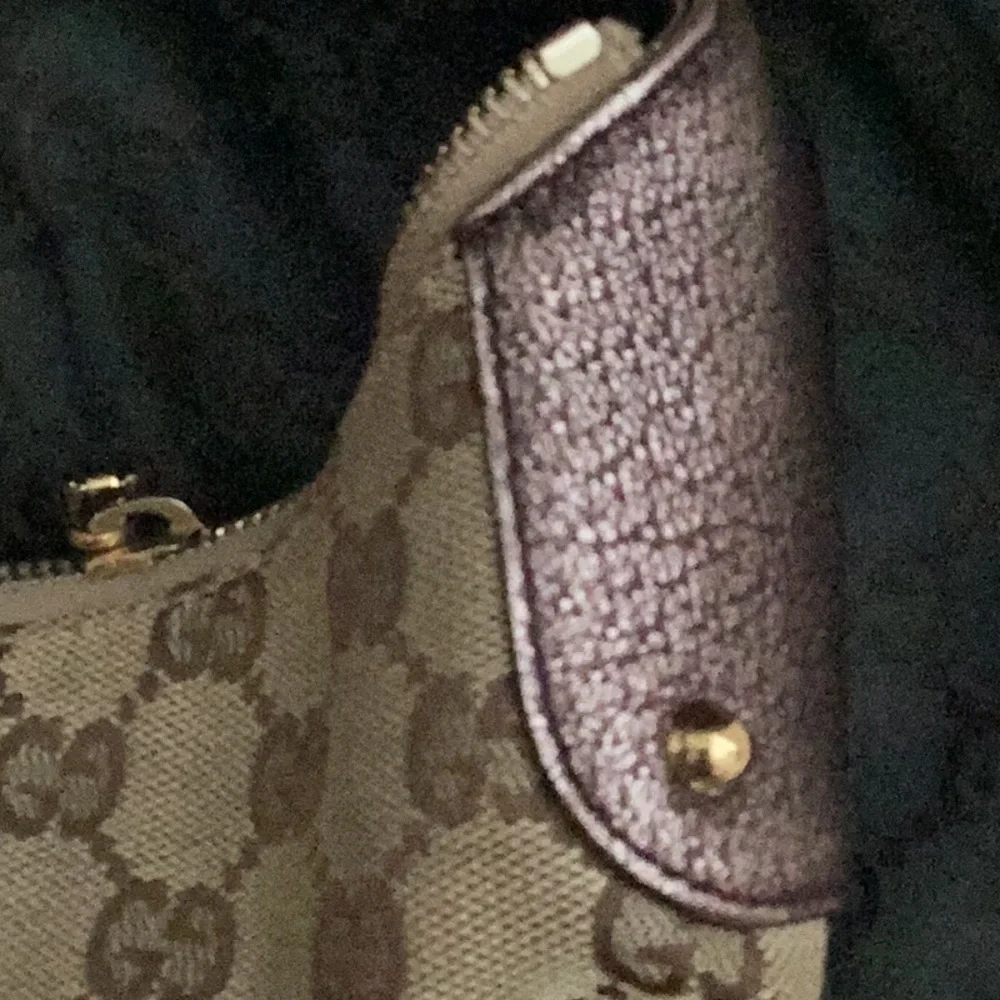 Authentic vintage GUCCI
Bamboo Ring Hobo - Picture 3 of 13